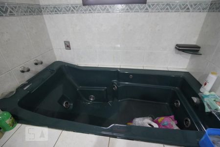 Casa à venda com 230m², 3 quartos e 2 vagasBanheira