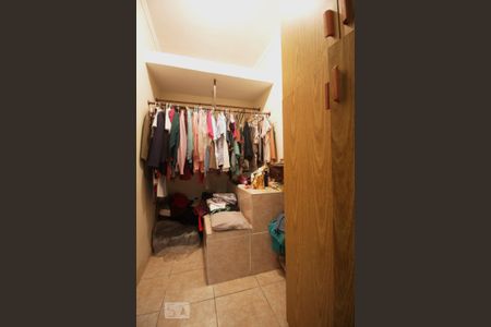 Casa à venda com 230m², 3 quartos e 2 vagasCloset