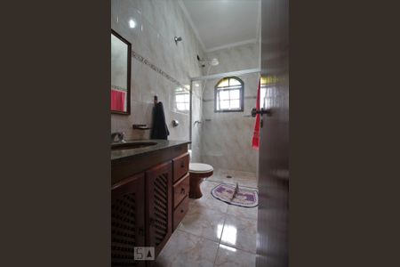 Casa à venda com 230m², 3 quartos e 2 vagasBanheiro