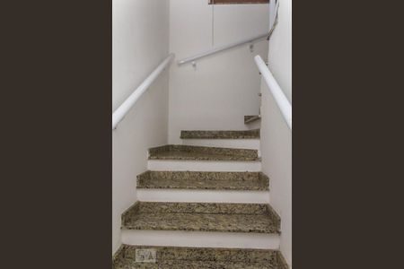 Casa à venda com 400m², 3 quartos e 4 vagasEscada