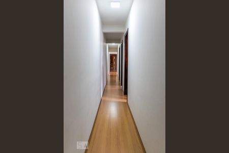 Casa à venda com 300m², 4 quartos e 3 vagasCorredor