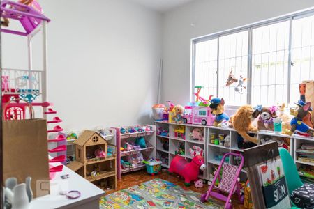 Casa à venda com 300m², 4 quartos e 3 vagasQuarto de brinquedos