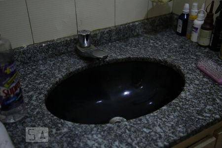 Casa à venda com 300m², 4 quartos e 3 vagasBanheiro 2