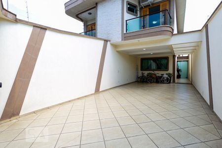 Casa à venda com 204m², 4 quartos e 4 vagas Casa à venda com 204m², 4 quartos e 4 vagasGaragem