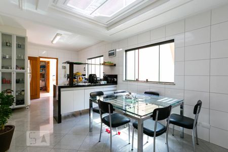 Casa à venda com 204m², 4 quartos e 4 vagas Casa à venda com 204m², 4 quartos e 4 vagasCozinha