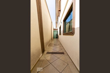 Casa à venda com 204m², 4 quartos e 4 vagas Casa à venda com 204m², 4 quartos e 4 vagasCorredor externo