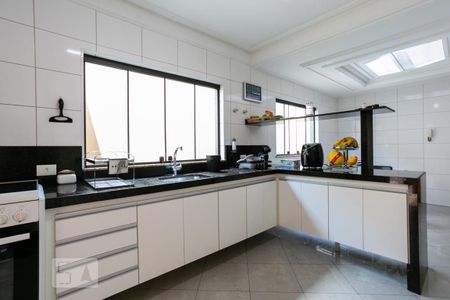 Casa à venda com 204m², 4 quartos e 4 vagas Casa à venda com 204m², 4 quartos e 4 vagasCozinha