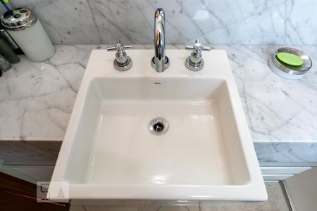 Casa à venda com 204m², 4 quartos e 4 vagas Casa à venda com 204m², 4 quartos e 4 vagasBanheiro da suíte 2