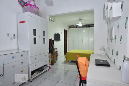 Casa de condomínio à venda com 160m², 4 quartos e 1 vagaQuarto 2
