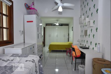 Casa de condomínio à venda com 160m², 4 quartos e 1 vagaQuarto 2