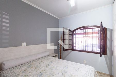 Casa à venda com 220m², 3 quartos e 4 vagasSuíte 2