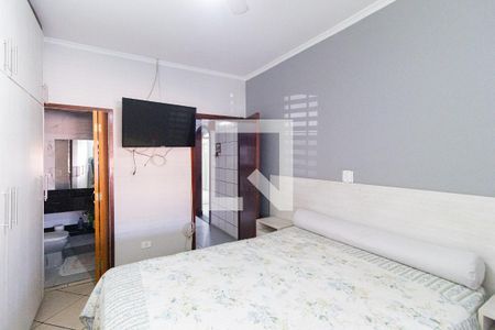 Casa à venda com 220m², 3 quartos e 4 vagasSuíte 2