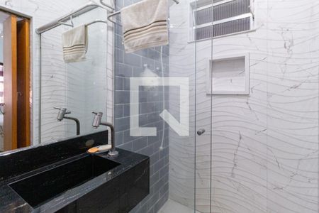 Casa à venda com 220m², 3 quartos e 4 vagasBanheiro da suíte 2