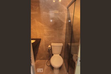 Banheiro de kitnet/studio para alugar com 1 quarto, 30m² em Barro Preto, Belo Horizonte