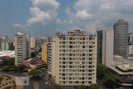 Vista da Sala e Quarto de kitnet/studio para alugar com 1 quarto, 30m² em Barro Preto, Belo Horizonte