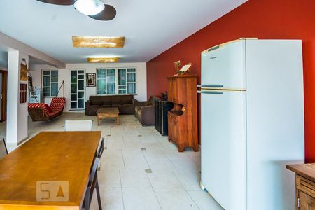 Casa à venda com 240m², 4 quartos e 8 vagas Casa à venda com 240m², 4 quartos e 8 vagasÁrea comum - Salão de festas
