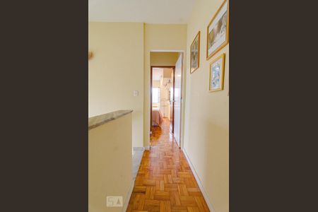 Casa à venda com 150m², 3 quartos e 2 vagasCorredor