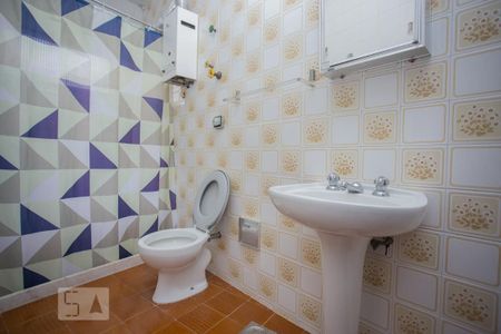 Casa à venda com 210m², 5 quartos e 7 vagasBanheiro da Suíte