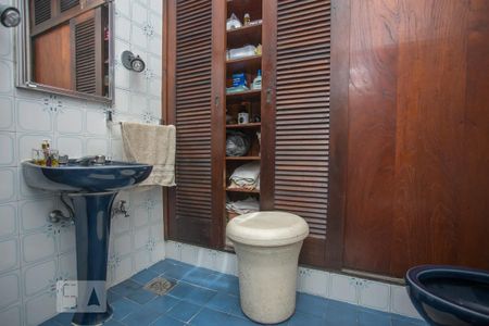 Casa à venda com 210m², 5 quartos e 7 vagasBanheiro da Suíte