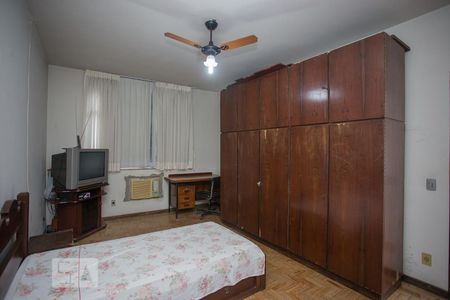 Casa à venda com 210m², 5 quartos e 7 vagasQuarto 1 Suíte