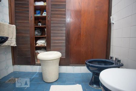 Casa à venda com 210m², 5 quartos e 7 vagasBanheiro da Suíte