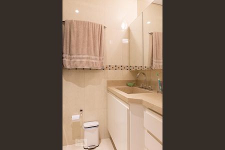 Apartamento à venda com 170m², 4 quartos e 3 vagas Apartamento à venda com 170m², 4 quartos e 3 vagasBanheiro da Suíte 2