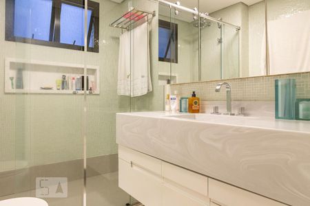 Apartamento à venda com 170m², 4 quartos e 3 vagas Apartamento à venda com 170m², 4 quartos e 3 vagasBanheiro da Suíte 1