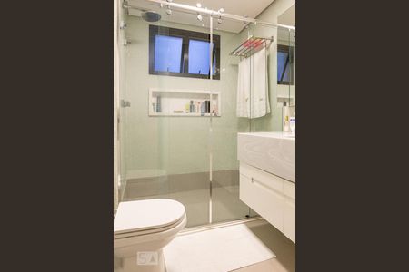 Apartamento à venda com 170m², 4 quartos e 3 vagas Apartamento à venda com 170m², 4 quartos e 3 vagasBanheiro da Suíte 1