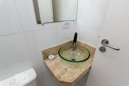 Banheiro de kitnet/studio para alugar com 1 quarto, 18m² em Vila Sao Pedro, Santo André