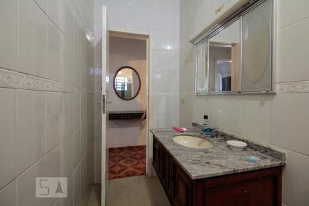 Casa à venda com 231m², 3 quartos e 1 vaga Casa à venda com 231m², 3 quartos e 1 vagaBanheiro Social