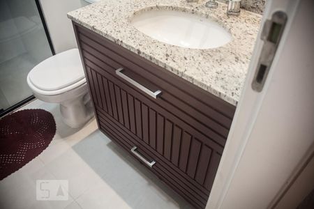 Apartamento à venda com 55m², 2 quartos e 1 vaga Apartamento à venda com 55m², 2 quartos e 1 vagaDetalhe do banheiro