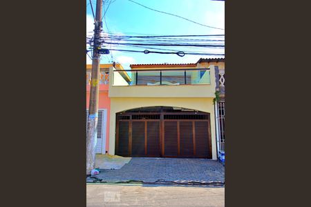 Casa à venda com 210m², 3 quartos e 2 vagasFachada