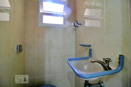 Casa à venda com 210m², 3 quartos e 2 vagasBanheiro de Serviço