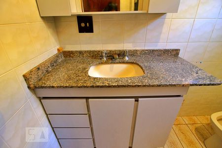 Casa à venda com 210m², 3 quartos e 2 vagasBanheiro