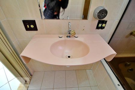 Casa à venda com 210m², 3 quartos e 2 vagasBanheiro da Suíte