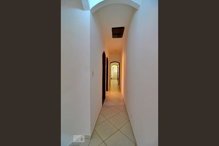 Casa à venda com 210m², 3 quartos e 2 vagasCorredor