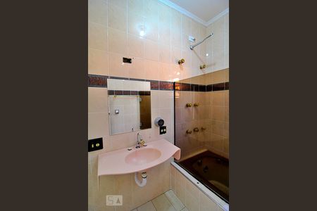 Casa à venda com 210m², 3 quartos e 2 vagasBanheiro da Suíte