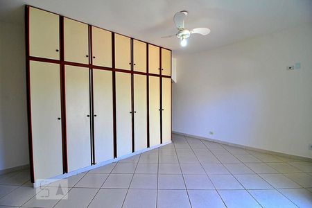 Casa à venda com 210m², 3 quartos e 2 vagasQuarto Suíte
