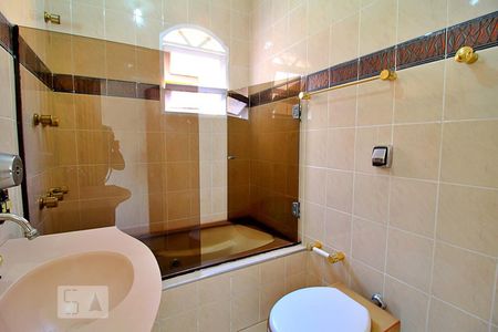 Casa à venda com 210m², 3 quartos e 2 vagasBanheiro da Suíte