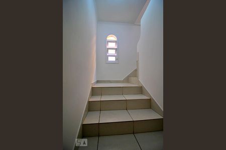 Casa à venda com 210m², 3 quartos e 2 vagasEscada