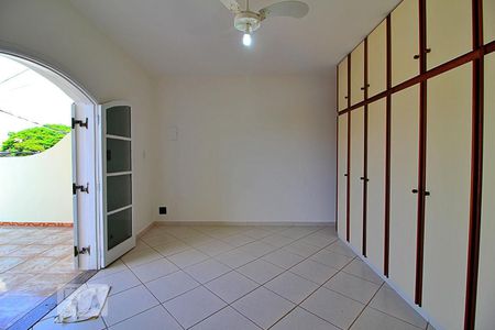 Casa à venda com 210m², 3 quartos e 2 vagasQuarto Suíte