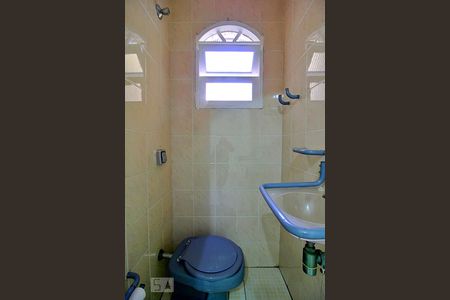 Casa à venda com 210m², 3 quartos e 2 vagasBanheiro de Serviço