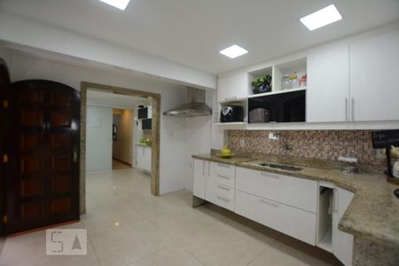 Casa à venda com 136m², 3 quartos e 2 vagasCozinha