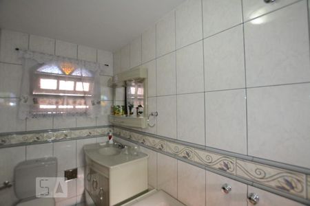 Casa à venda com 136m², 3 quartos e 2 vagasBanheiro da suíte 2