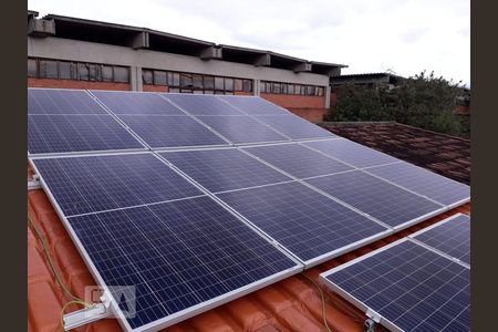 Casa à venda com 136m², 3 quartos e 2 vagasplacas solares sistema solar 10 x 335W.