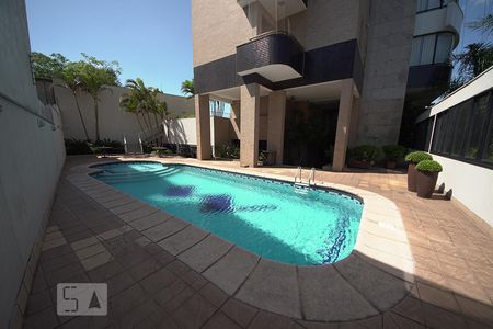 Apartamento à venda com 172m², 3 quartos e 3 vagasPiscina 