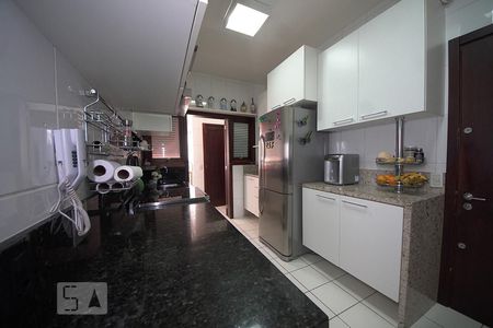Apartamento à venda com 172m², 3 quartos e 3 vagasCozinha