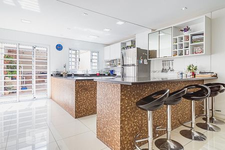 Casa à venda com 311m², 5 quartos e 6 vagasCozinha