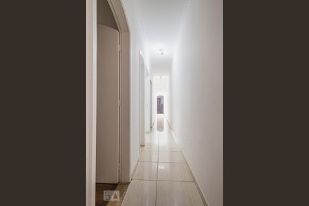 Casa à venda com 311m², 5 quartos e 6 vagasCorredor