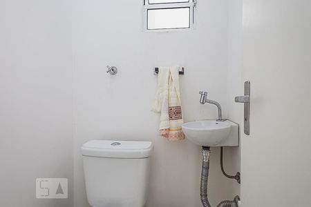 Casa à venda com 311m², 5 quartos e 6 vagasLavabo do piso superior